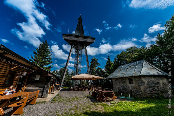 Der Gugelturm und das Gugelst�ble in Herrischried Copyright: (Mit freundlicher Genehmigung der Hotzenwald Tourismus GmbH)