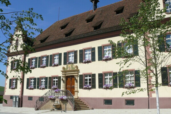 Das Ebringer Schloss Copyright: (Mit freundlicher Genehmigung von Rainer Mosbach, Bürgermeister Gemeinde Ebringen) Das Ebringer Schloss Copyright: (Mit freundlicher Genehmigung von Rainer Mosbach, Bürgermeister Gemeinde Ebringen)